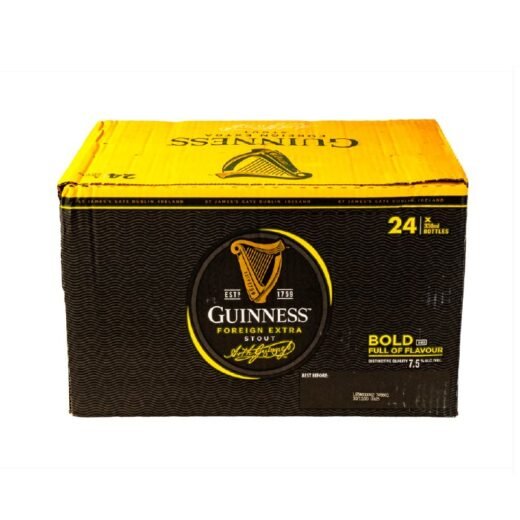 Karton mit kleinen Guinness-Flaschen